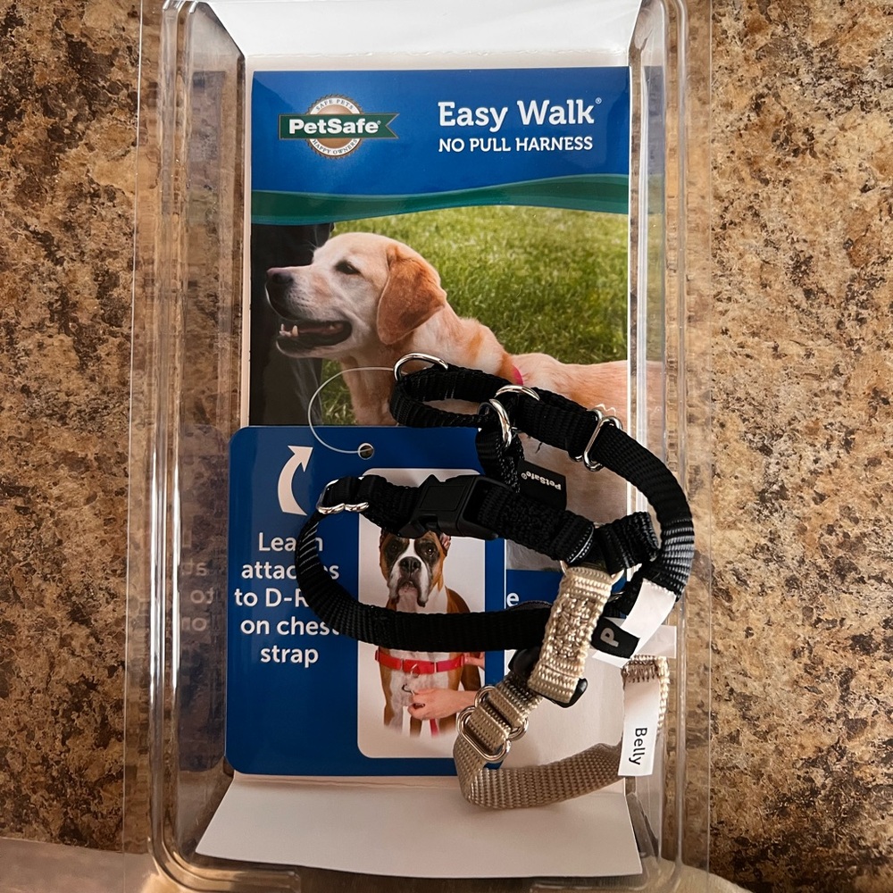PetSafe Easy Walk No-Pull Harness Petite Black and Silver - Picture 3 of 3
